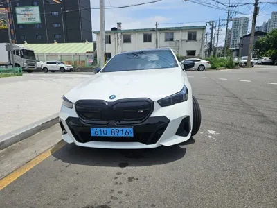 BMW i5 2024, 61000 км, за 42605.46 USD - фото 9