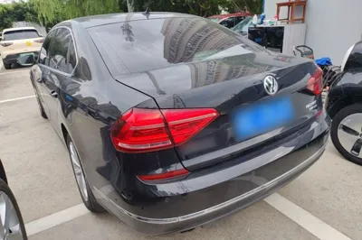Volkswagen Passat 2017, 146100 км, за 11049 USD