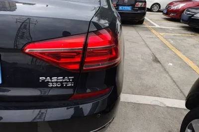 Volkswagen Passat 2017, 146100 км, за 11049 USD - фото 9