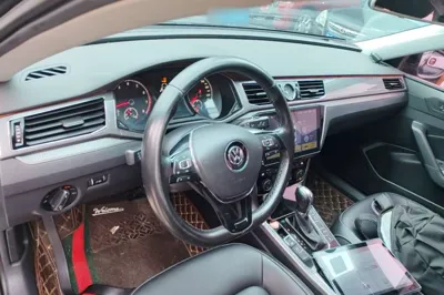 Volkswagen Passat 2017, 146100 км, за 11049 USD - фото 12