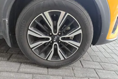 Kia kx1 Stonic 2019, 49000 км, за 6593 USD