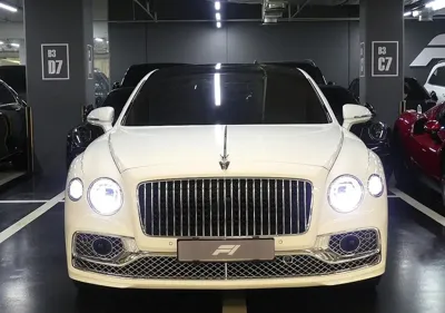 Bentley Flying Spur 2022, 16000 км, за 149515.65 USD