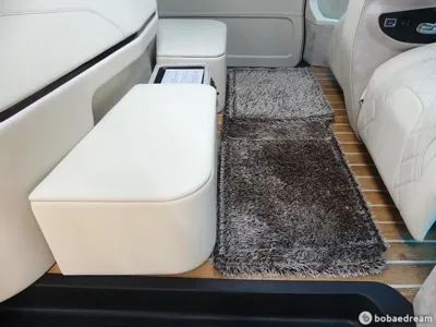 Mercedes-Benz V-Class 2020, 30652 км, за 42254.42 USD - фото 10