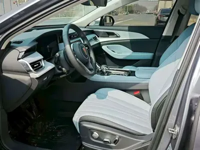 Hongqi Hongqi H5 PHEV 2025, 2400 км, за 19153.18 USD - фото 8