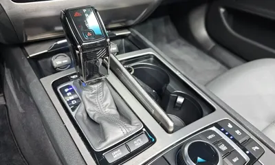 Hyundai Genesis 2015, 111500 км, за 8074.04 USD - фото 9
