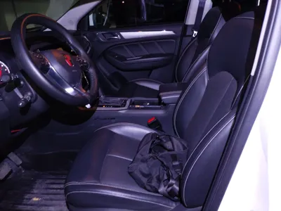 Roewe RX5 2016, 74100 км, за 4464 USD