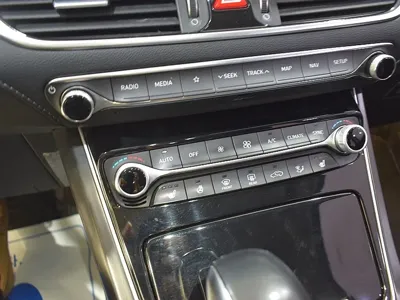 Hyundai Grandeur 2018, 137293 км, за 7546.19 USD - фото 18