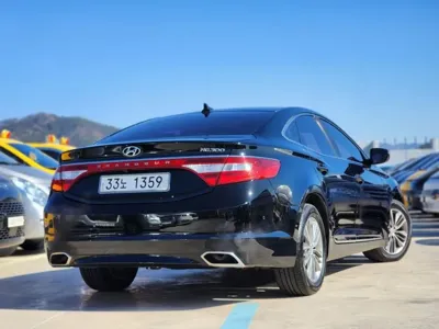Hyundai Grandeur 2015, 219229 км, за 3105.38 USD