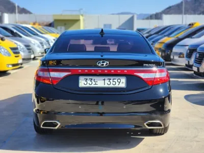 Hyundai Grandeur 2015, 219229 км, за 3105.38 USD