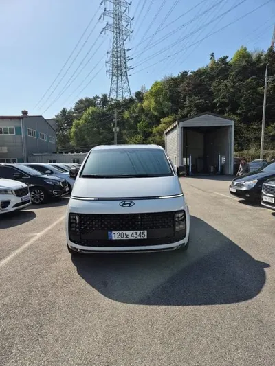 Hyundai Staria 2025, 10927 км, за 32247.57 USD