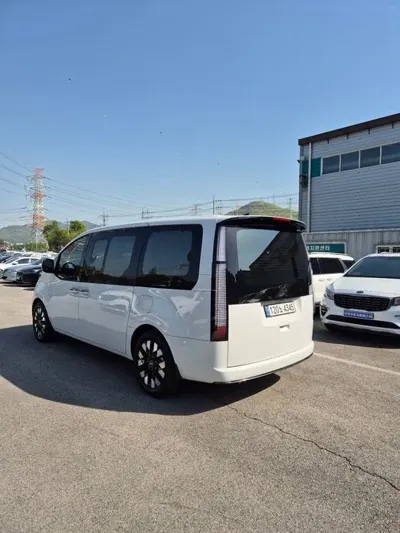 Hyundai Staria 2025, 10927 км, за 32247.57 USD