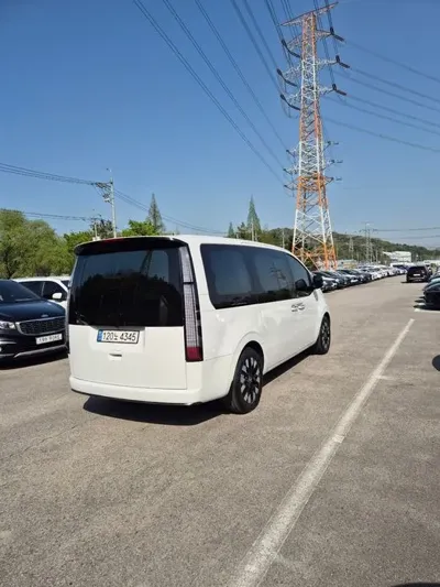 Hyundai Staria 2025, 10927 км, за 32247.57 USD
