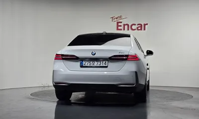 BMW 5-Series 2024, 40095 км, за 31853.33 USD