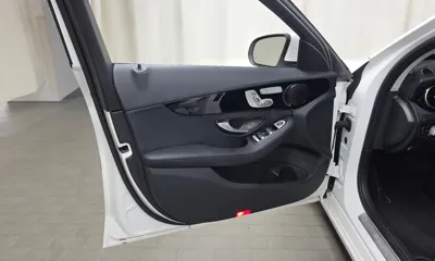 Mercedes-Benz C-Class 2019, 19433 км, за 16213.73 USD - фото 24