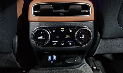 Genesis GV70 2021, 32599 км, за 24429.98 USD - фото 37