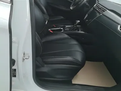 Roewe i5 2021, 78000 км, за 4561.42 USD - фото 8