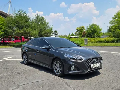 Hyundai Sonata 2018, 123528 км, за 8139.61 USD