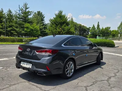 Hyundai Sonata 2018, 123528 км, за 8139.61 USD