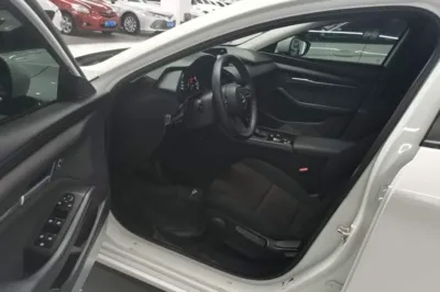 Mazda Mazda 3 Axela 2020, 66200 км, за 9663 USD - фото 18