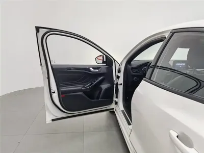 Ford Focus 2020, 138900 км, за 5120.76 USD - фото 8