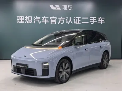 Li Auto 理想i8 · 2025 год