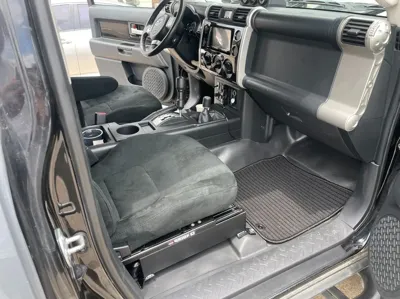 Toyota FJ Cruiser 2008, 72420 км, за 24697.84 USD - фото 13