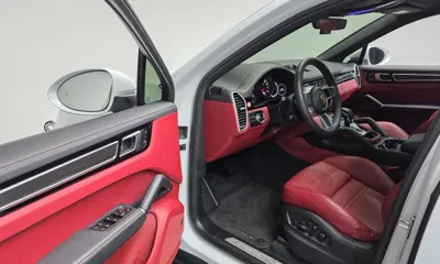 Porsche Cayenne 2023, 16564 км, за 76672.45 USD - фото 10