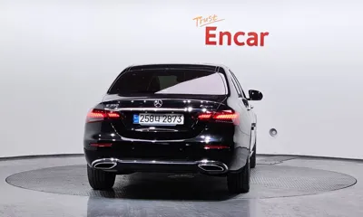 Mercedes-Benz E-Class 2022, 57684 км, за 26158.92 USD