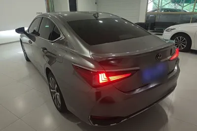 Lexus ES 2020, 135200 км, за 24704 USD