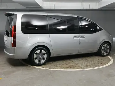 Hyundai Staria 2022, 31067 км, за 19698.59 USD