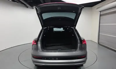 Audi e-tron 2020, 98797 км, за 27748.32 USD - фото 20