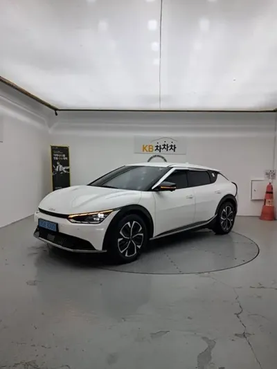 Kia EV6 · 2023 год