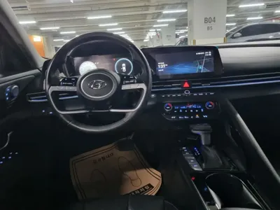 Hyundai Avante 2021, 52000 км, за 10831.04 USD