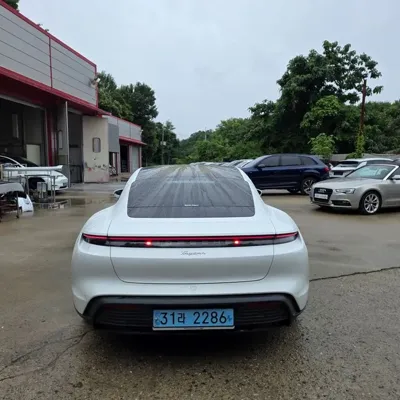 Porsche Taycan 2022, 55797 км, за 55674.91 USD