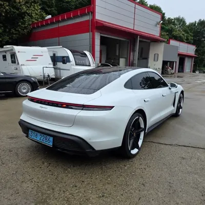 Porsche Taycan 2022, 55797 км, за 55674.91 USD - фото 6