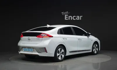 Hyundai Ioniq 2018, 121079 км, за 8326.84 USD