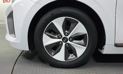 Hyundai Ioniq 2018, 121079 км, за 8326.84 USD