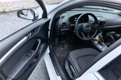 Audi A3 2020, 56100 км, за 11256 USD - фото 16