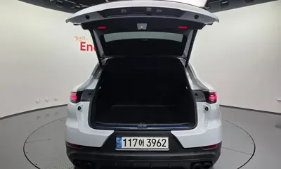 Porsche Cayenne 2023, 36339 км, за 71324.75 USD - фото 35