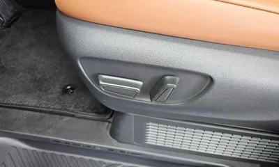 Toyota Alphard 2024, 7015 км, за 70192.62 USD - фото 26