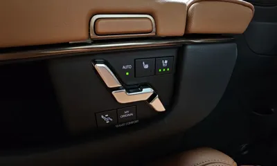 Toyota Alphard 2024, 7015 км, за 70192.62 USD - фото 33