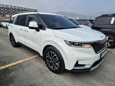 Kia Canival 2023, 48670 км, за 17592.23 USD