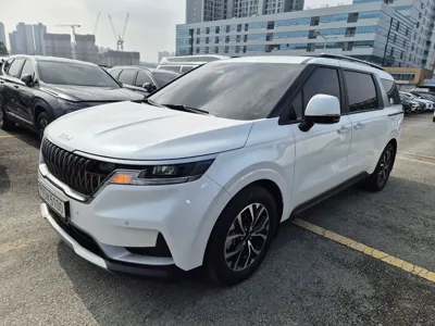 Kia Canival 2023, 48670 км, за 17592.23 USD