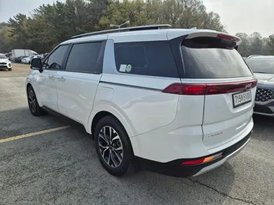 Kia Canival 2023, 48670 км, за 17592.23 USD