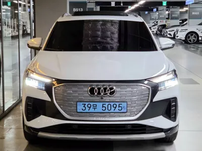 Audi Q4 e-tron 2025, 7800 км, за 30076.7 USD