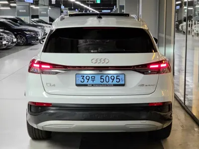 Audi Q4 e-tron 2025, 7800 км, за 30076.7 USD