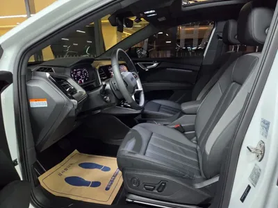 Audi Q4 e-tron 2025, 7800 км, за 29867.4 USD - фото 8