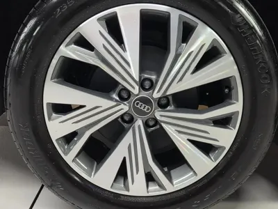 Audi Q4 e-tron 2025, 7800 км, за 29867.4 USD - фото 20