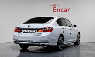 Honda Accord 2017, 106823 км, за 7598.28 USD