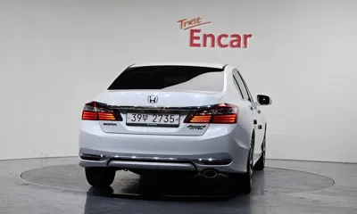 Honda Accord 2017, 106823 км, за 7598.28 USD